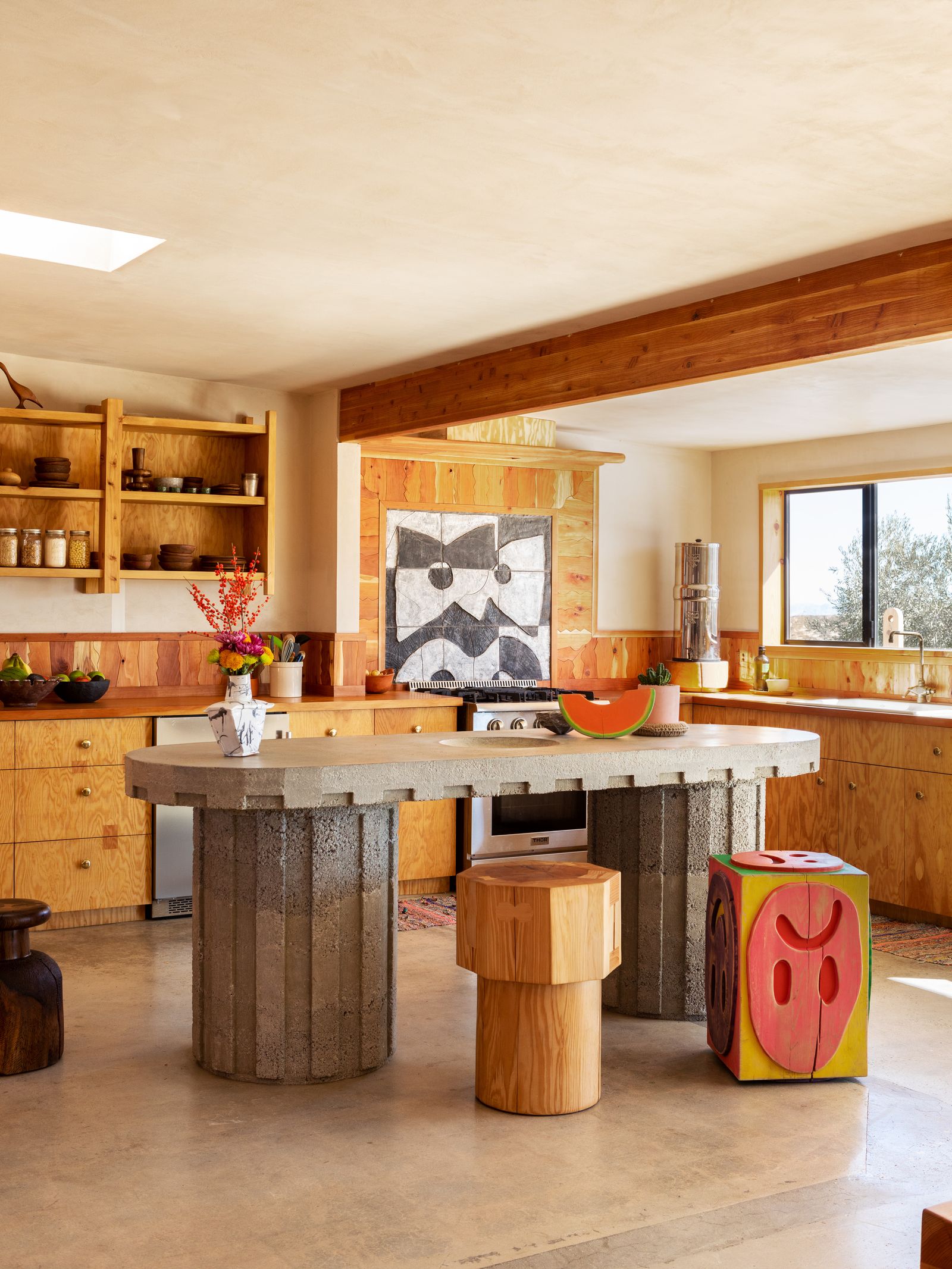 Meghan Markle’s Real Kitchen Revealed: Embracing the Timeless Allure of Wood