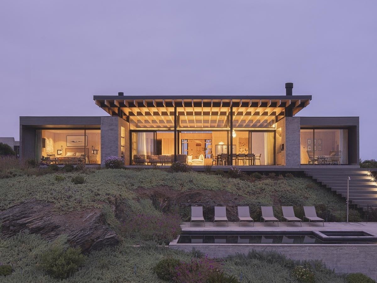 House Design That Embraces Ocean Views | ArchUp