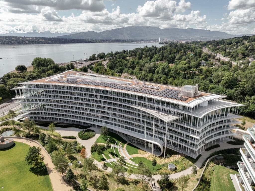 Curved glass façade of Lombard Odier headquarters in Geneva with visible concrete slabs
