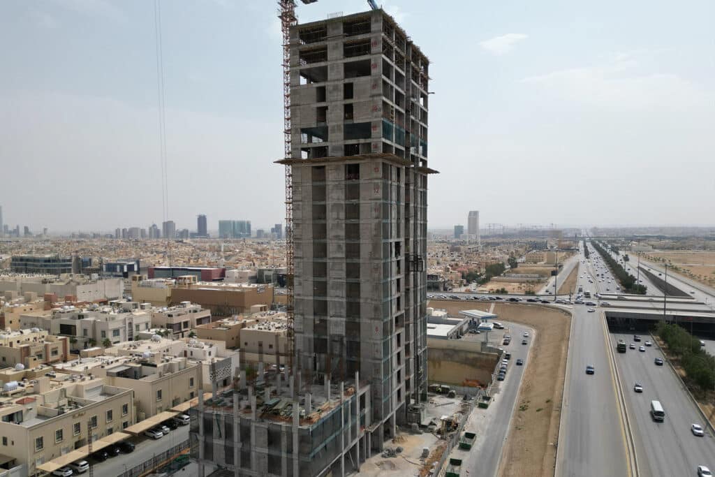 Front fa&ccedil;ade of S Office Tower under construction in Al-Yasmin, Riyadh