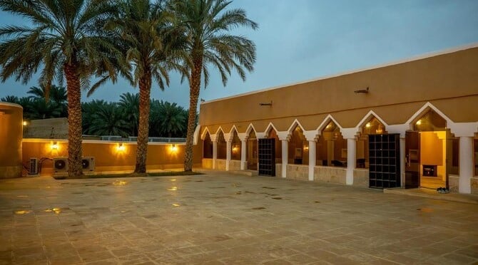 مسجد القلعة التاريخي في الرياض بعد ترميمه بالنمط النجدي.