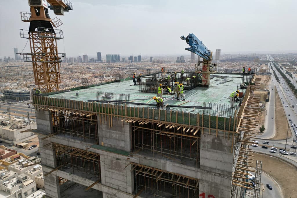 Side elevation of S Tower blending with Riyadh&rsquo;s northern urban fabric