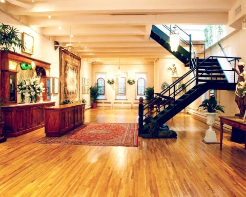 لوفت تاريخي في غرينتش فيليدج يجمع بين الطابع الصناعي واللمسات الحديثة