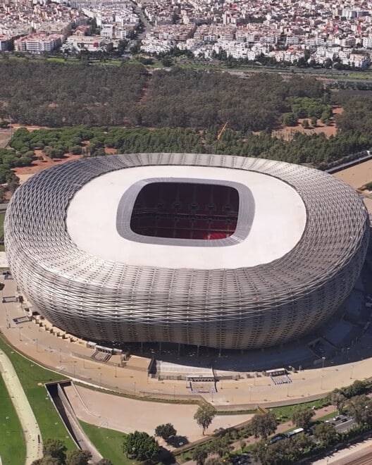 إطلالة علوية على ملعب الأمير مولاي عبد الله بعد تجديده بالكامل.