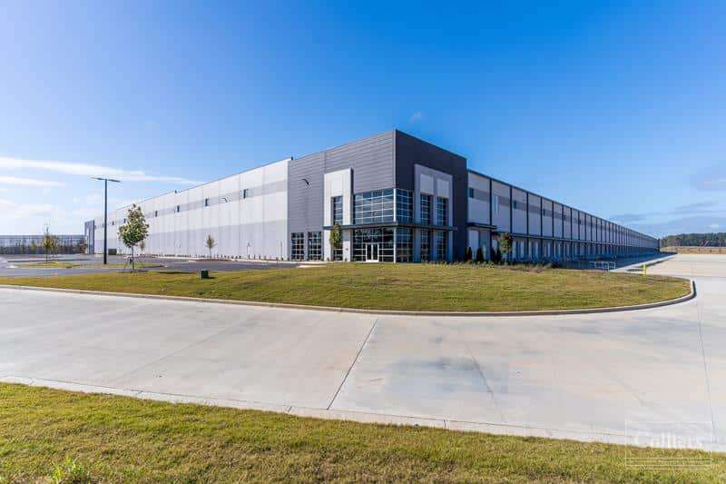 Interior warehouse space of River Park 10 industrial facility