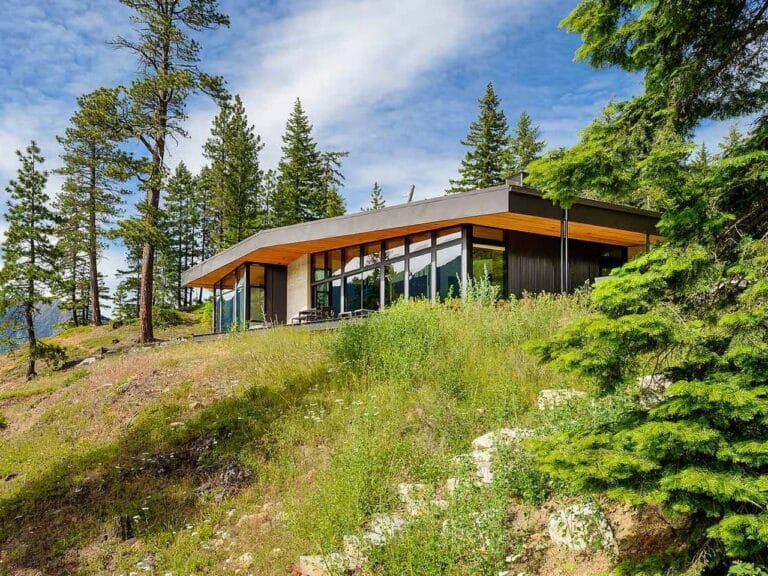 Lake Cle Elum House: Architecture in Harmony with Terrain and Nature