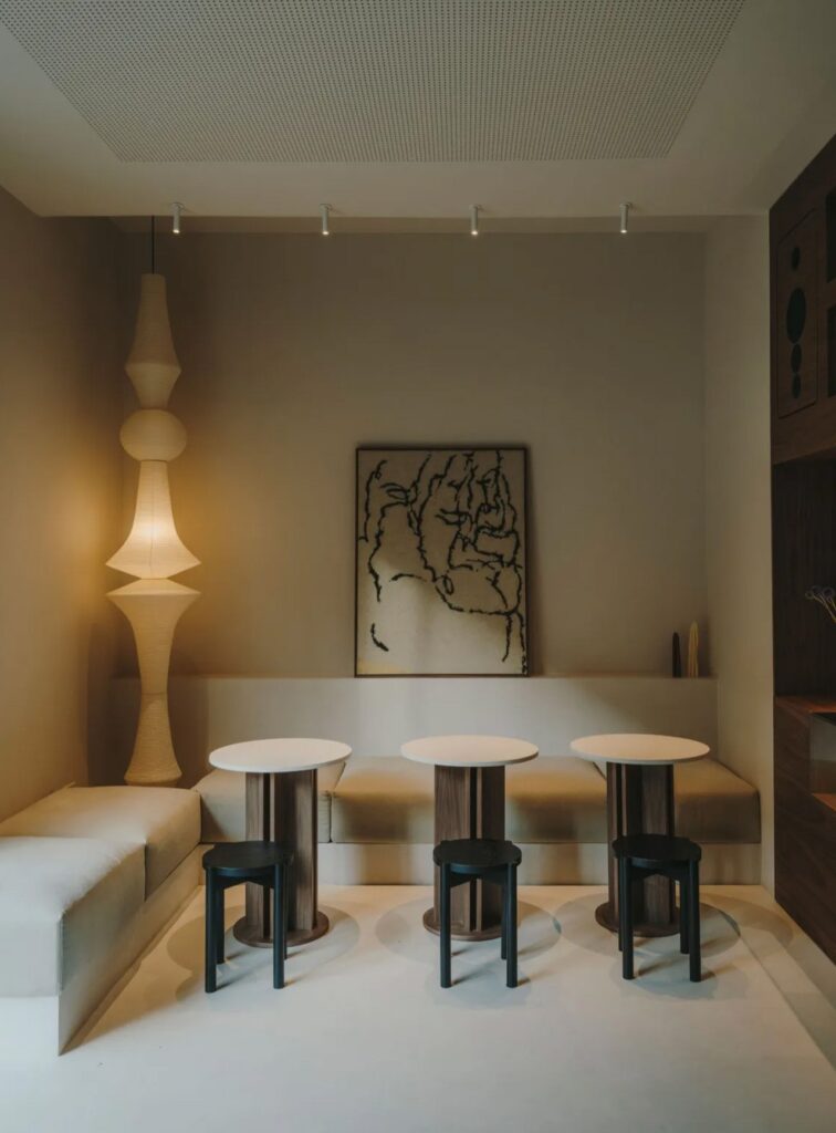 Quiet corners for focused music listening at Ja&ccedil; Hi-Fi