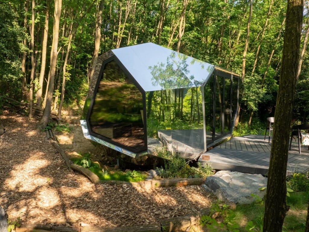 PEBL Grand multi-faceted cabin in a natural setting