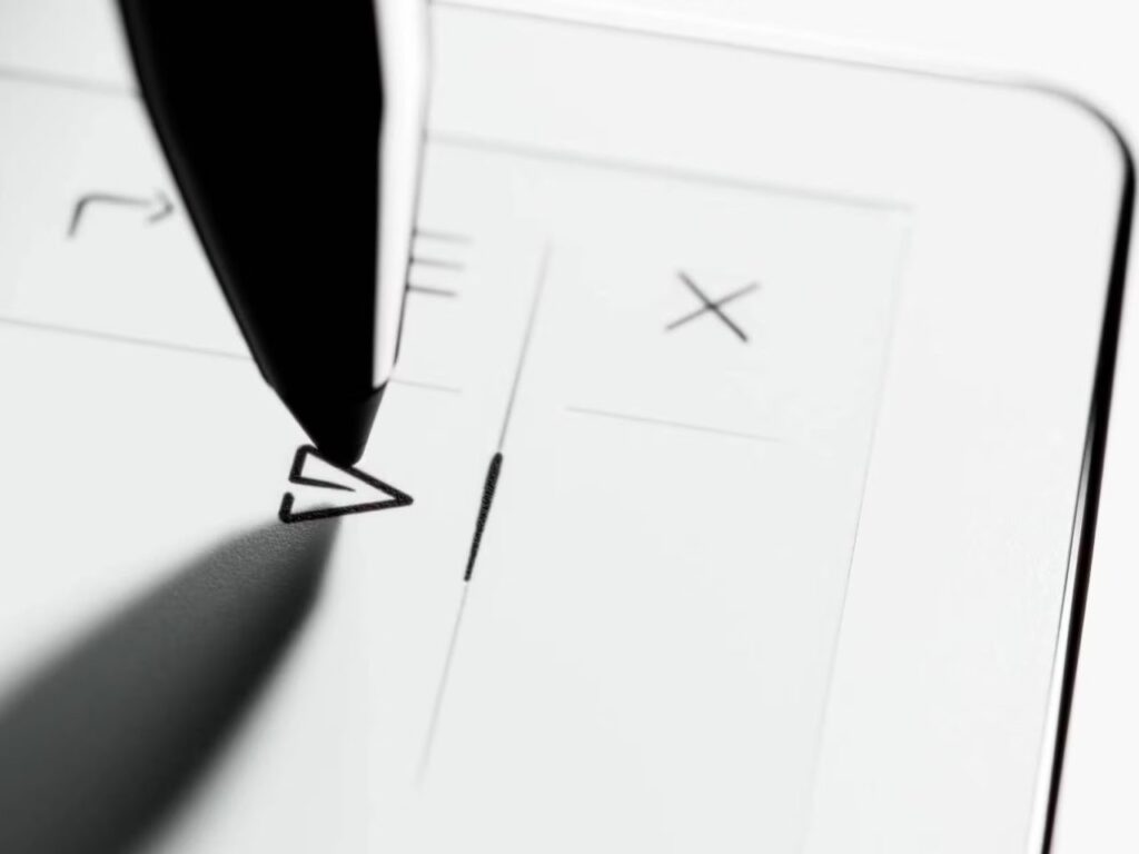 High-resolution E Ink display resembling paper for a comfortable writing experience