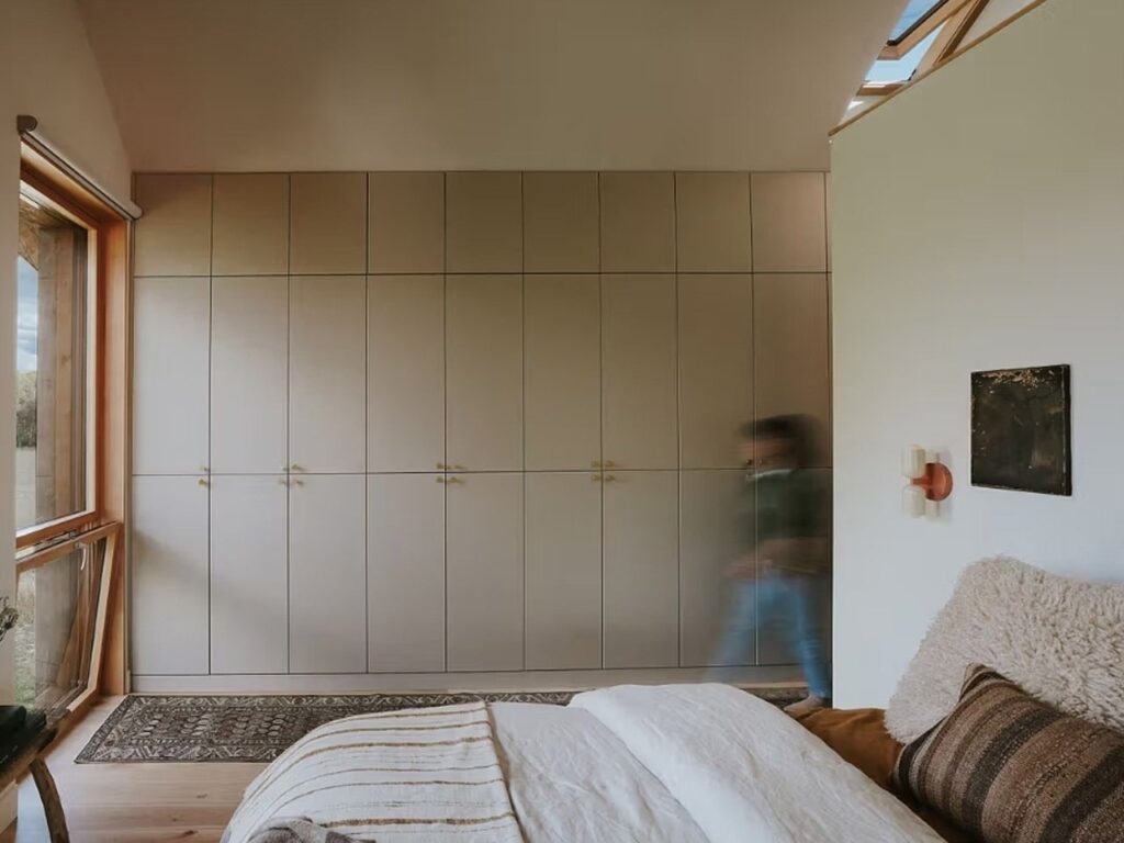 Interior connected to the outdoors through large windows allowing natural light