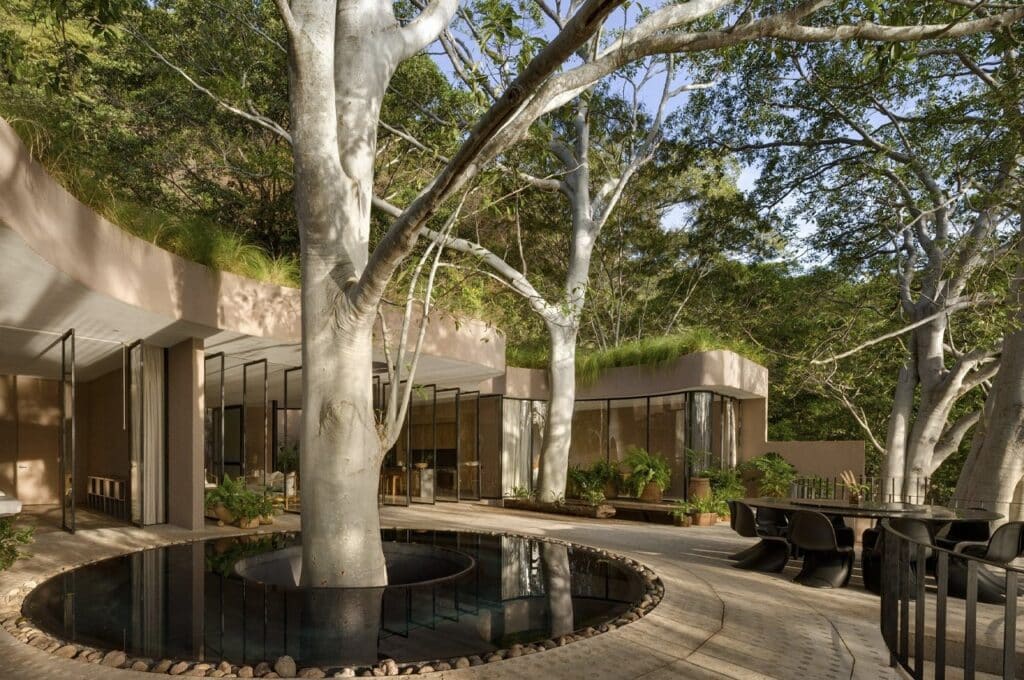 Casa Santa Maria del Oro architectural design on lakeside, blending modern architecture with natural surroundings