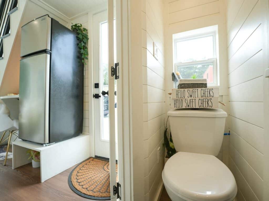 Built-in breakfast bar, maximizing kitchen space