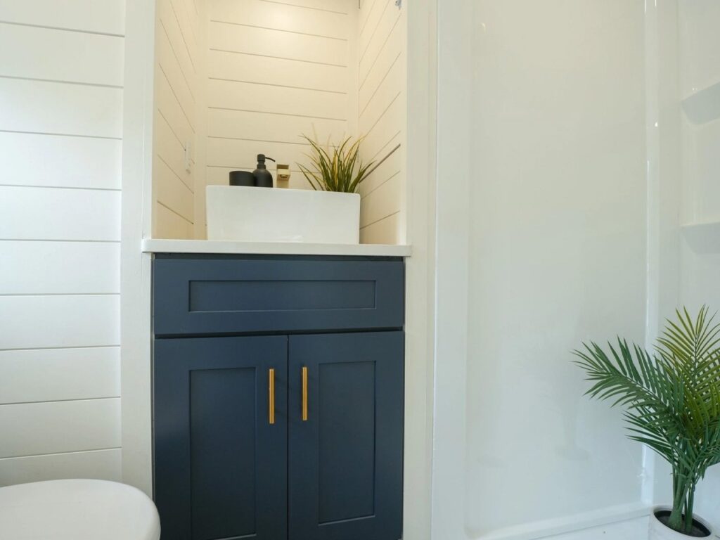 Built-in breakfast bar, maximizing kitchen space
