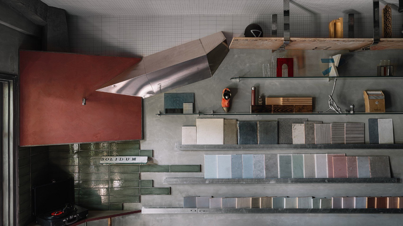 Requiem for Ruins من تصميم Multitude of Sins: مختبر مواد مبتكر من مخلفات البناء في بنغالور