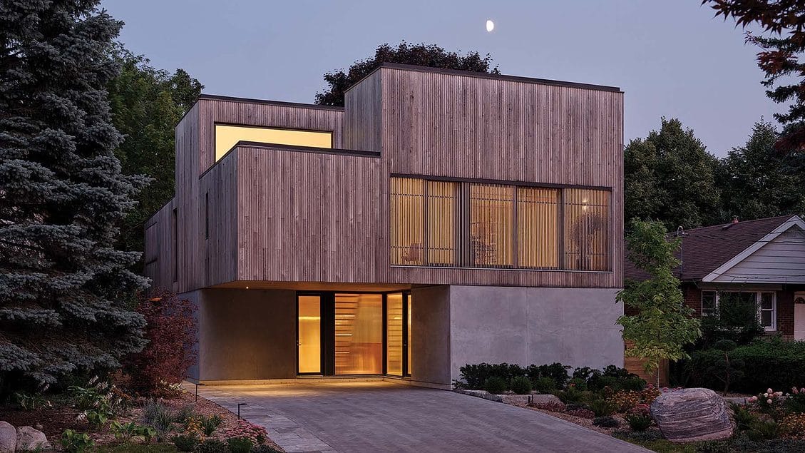 في تورنتو ، منزل من قبل ويليامسون ويليامسون يسخر من شاشات الضوء لإلقاء الضوء على تصميماتها الداخلية