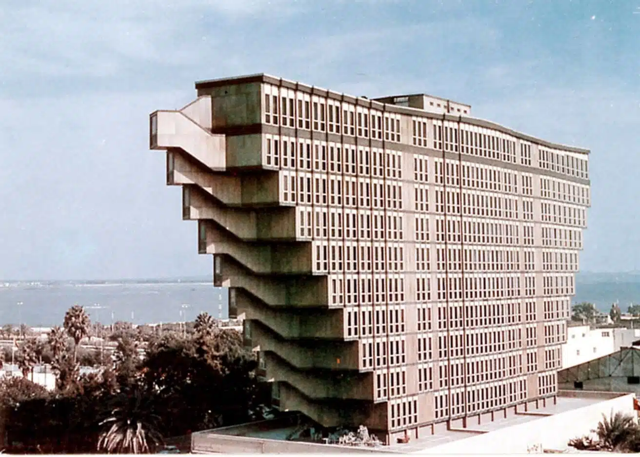 The Demolition of Tunis’s Iconic Du Lac Hotel: A Clash Between Heritage Concerns and Development Plans