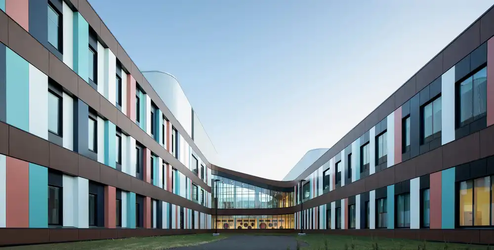 Colorful, curved wings of CRJDA Sainte-Thérèse — warm, human-centered design for youth care