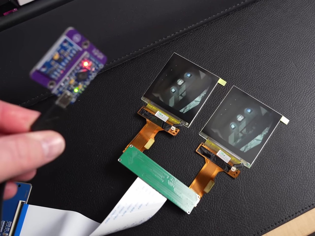 Low-cost DIY virtual reality headset with high-resolution screens.