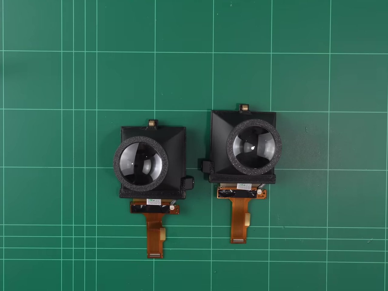 Low-cost DIY virtual reality headset with high-resolution screens.