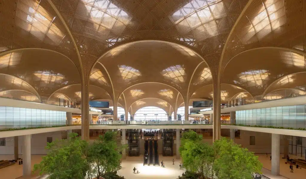 الواجهة الزجاجية لمطار تيكو الدولي بتصميم مستدام