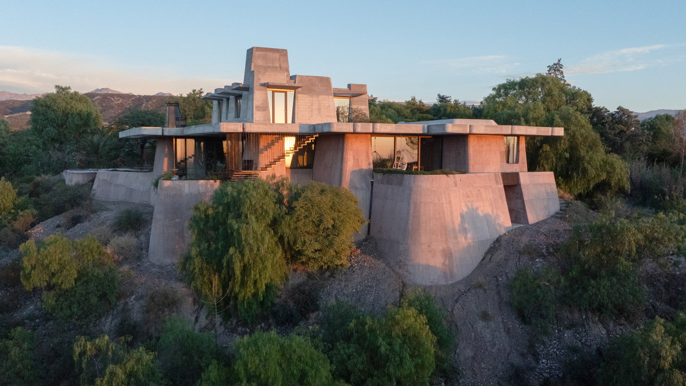 Brutal Honesty: OF Studio's Concrete Mountain House