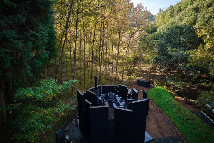 Design and layout of a sauna balancing privacy, social interaction, and integration with nature