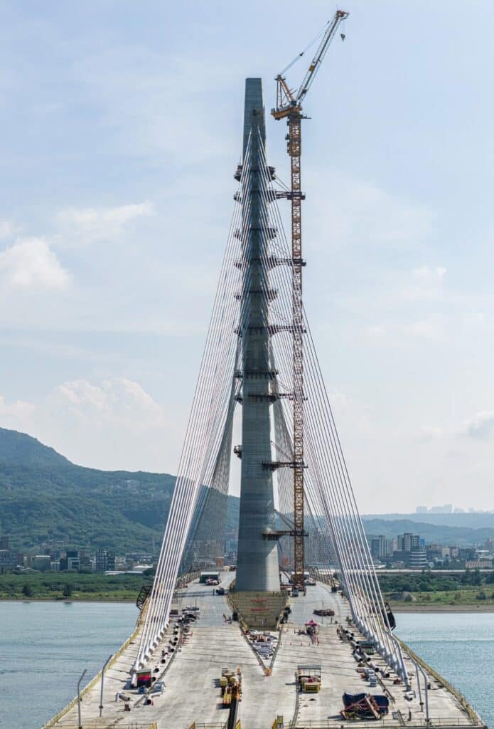 Danjiang Bridge over the Tamsui River estuary, showing the asymmetric central pylon