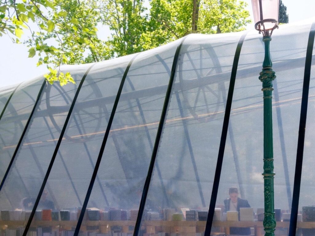 La Libreria mobile library resembling a greenhouse, surrounded by visitors