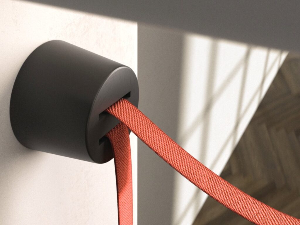 Fixed ceiling lighting in a traditional living room