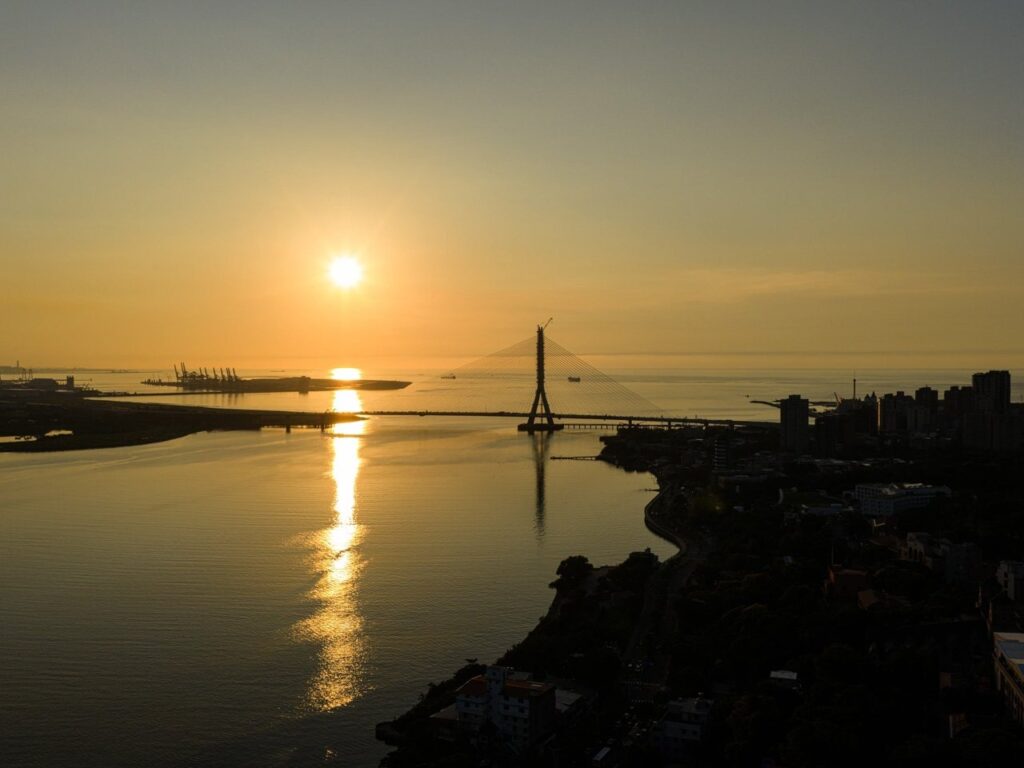 Danjiang Bridge over the Tamsui River estuary, showing the asymmetric central pylon