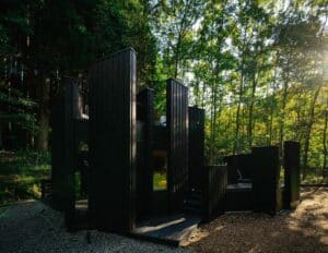 Design and layout of a sauna balancing privacy, social interaction, and integration with nature