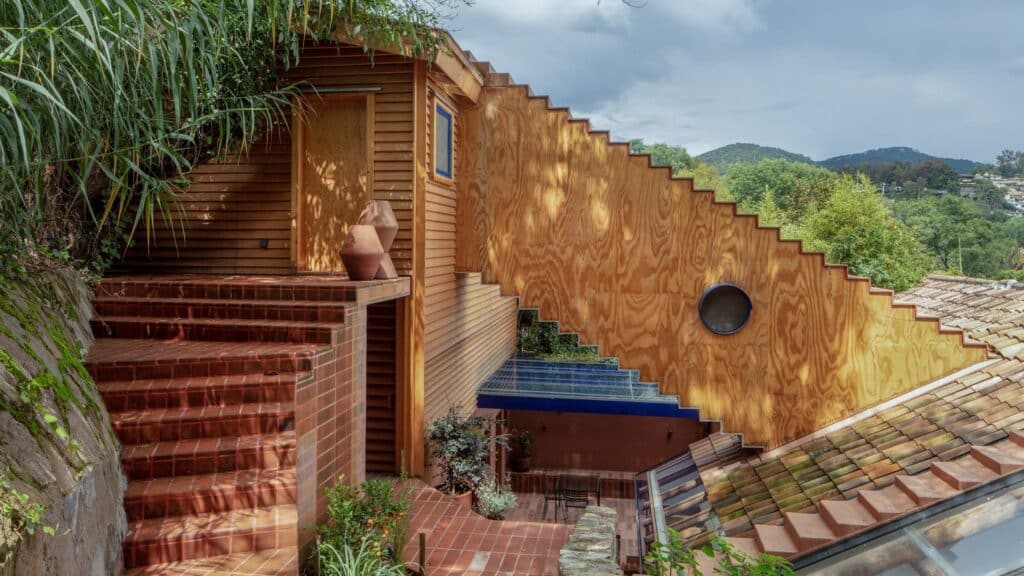 Wooden Annex by Pedro & Juana on the slope of Valle de Bravo