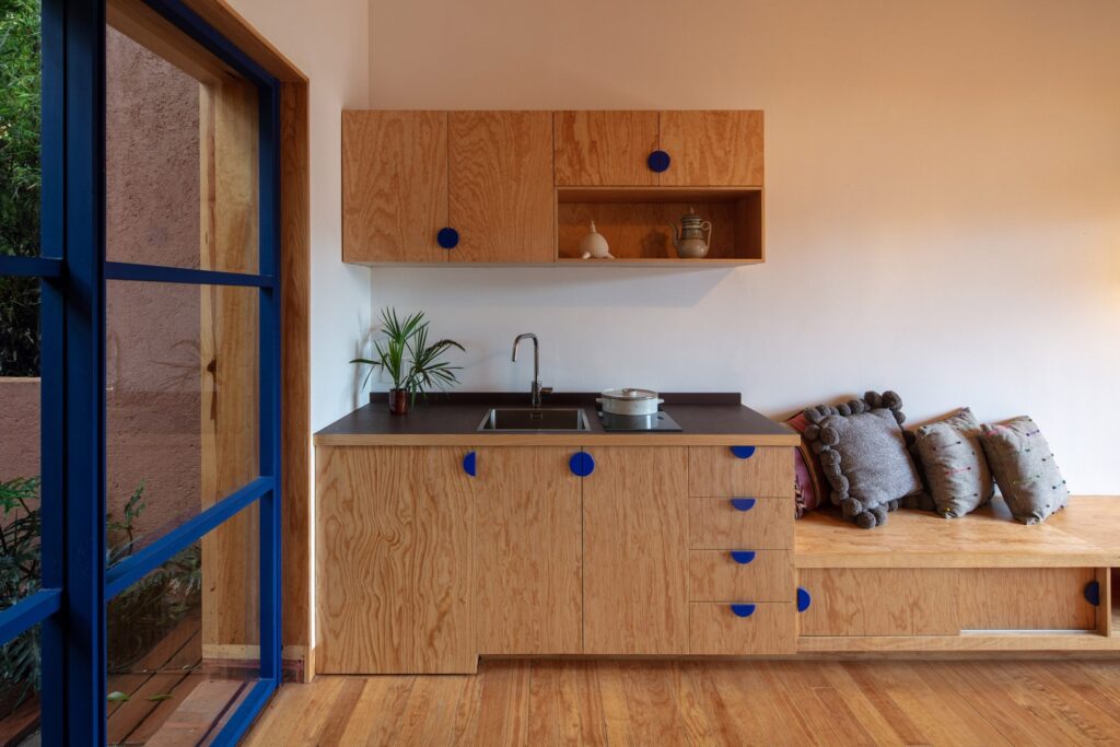 Wooden Annex by Pedro & Juana on the slope of Valle de Bravo