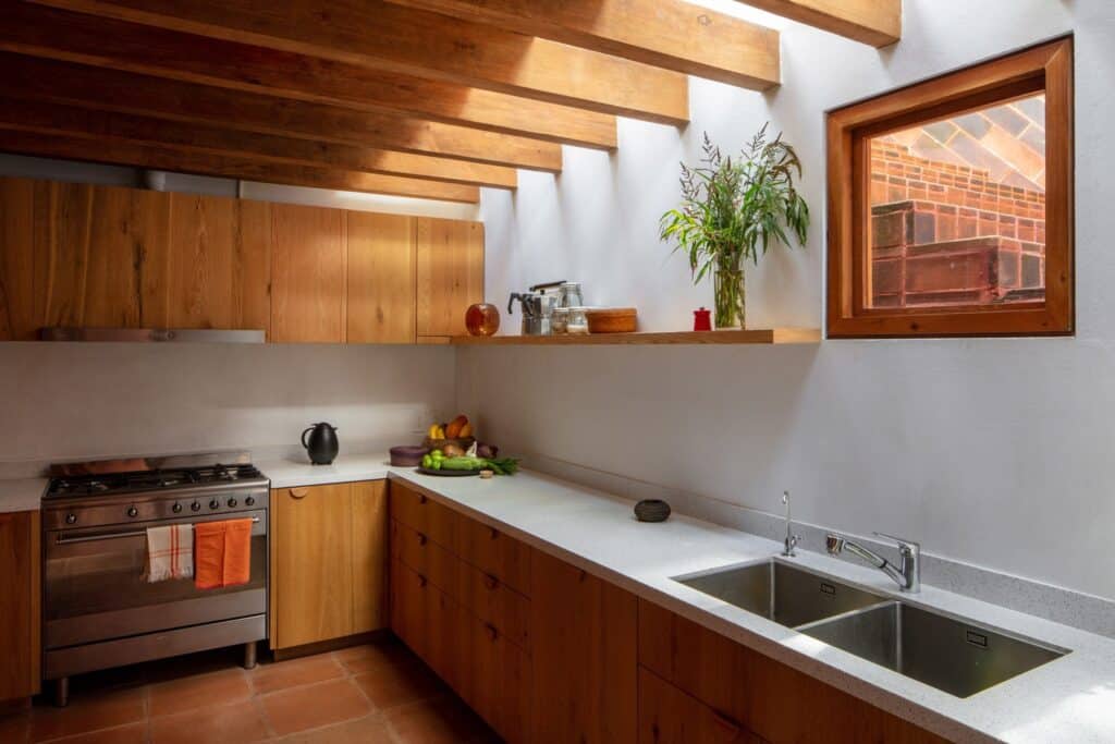 Wooden Annex by Pedro & Juana on the slope of Valle de Bravo