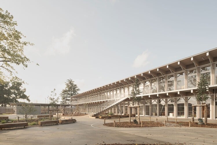 Facade of Jules Verne School complex with main entrance and front courtyard