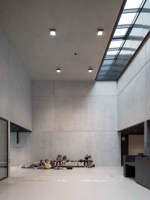 Indoor swimming pool at Sportbad am Rabet project in Leipzig, showing modular design, use of glass and exposed concrete, and open spaces integrated with nature and urban context.