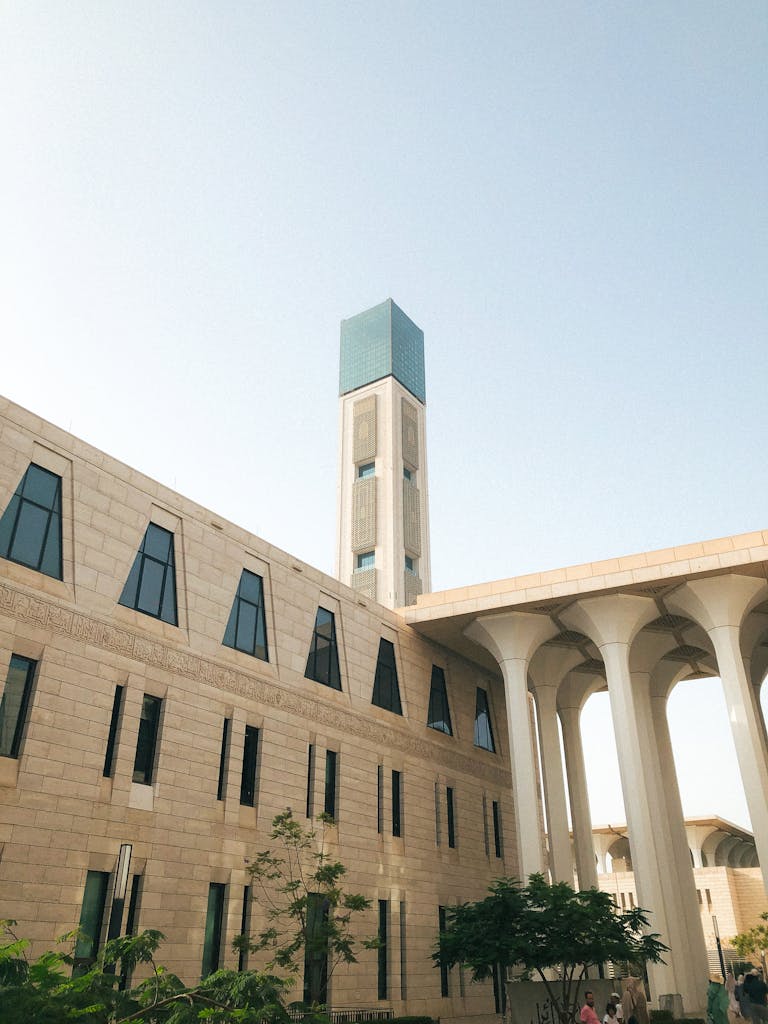 Stunning view of a modern mosque in Algiers showcasing Islamic architectural beauty.