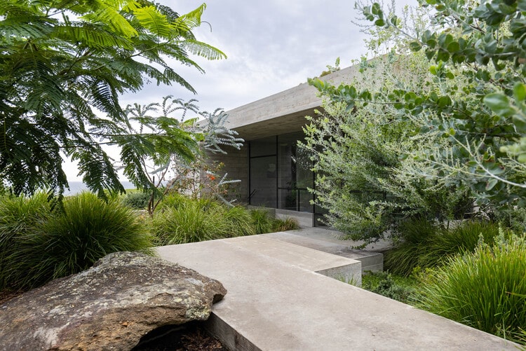 The House-Garden: Where Architecture Melts into the Embrace of the Coastal Landscape