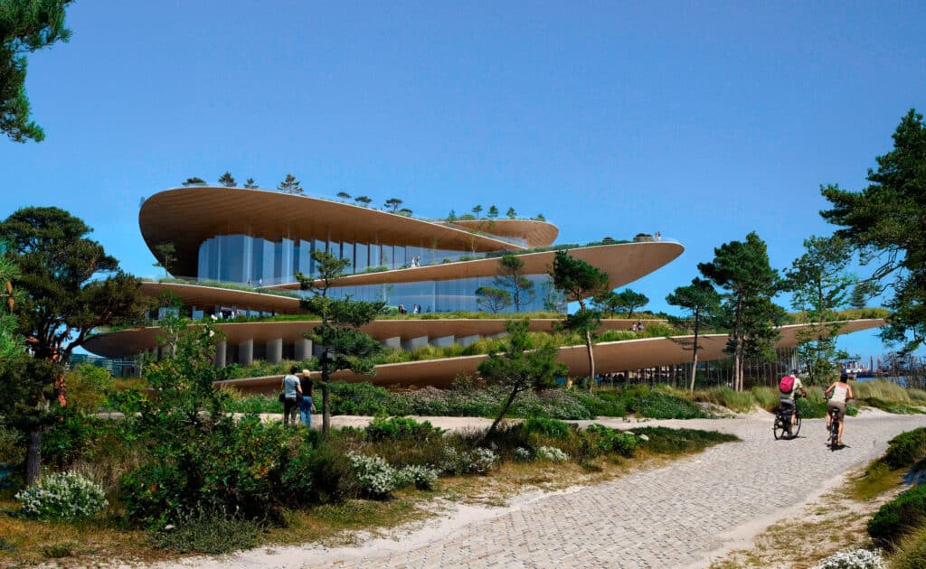 منظر جوي لدار أوبرا هامبورغ يُظهر التراسات الدائرية والمناظر الطبيعية المحيطة على شبه الجزيرة.