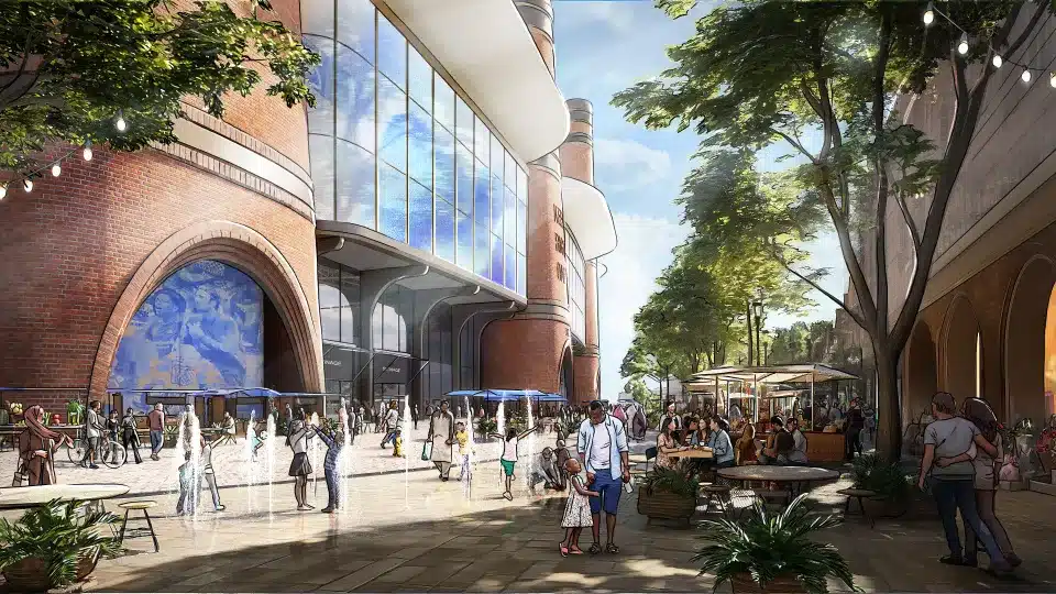 الممرات الخارجية تتدفق بسلاسة بين المساحات الخضراء والمبنى