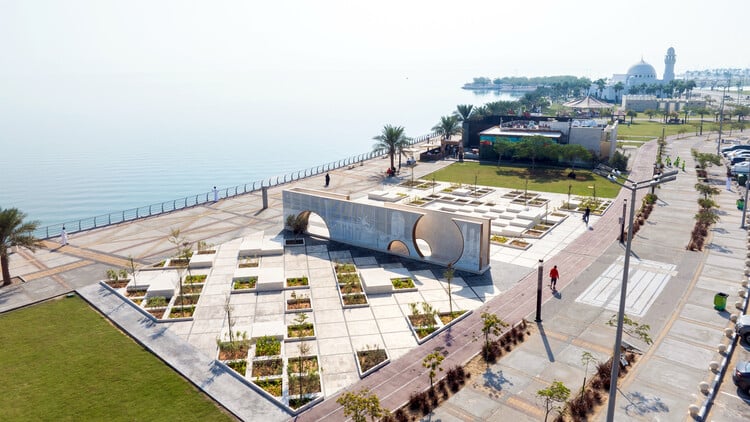 The waterfront promenade connects open spaces and encourages visitor movement