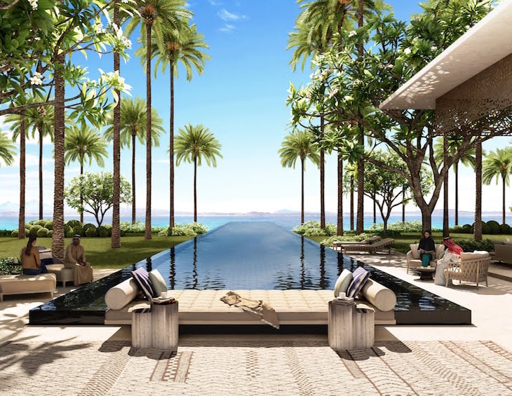 واجهات فاخرة لمباني أمالا تطل على البحر مع مساحات مفتوحة وممرات طبيعية.