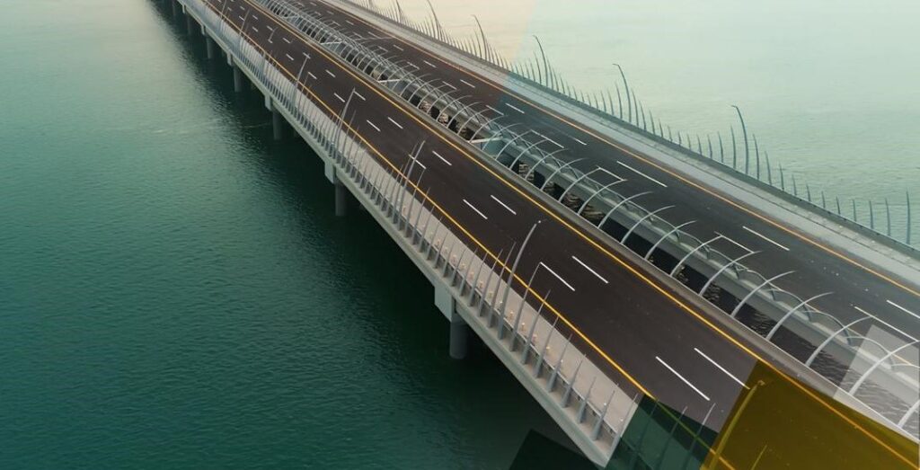 جسر ينساب فوق مياه خضراء بانسيابية فولاذية، يُشعرك بالحركة الهادئة والاندماج مع رقة المحيط.