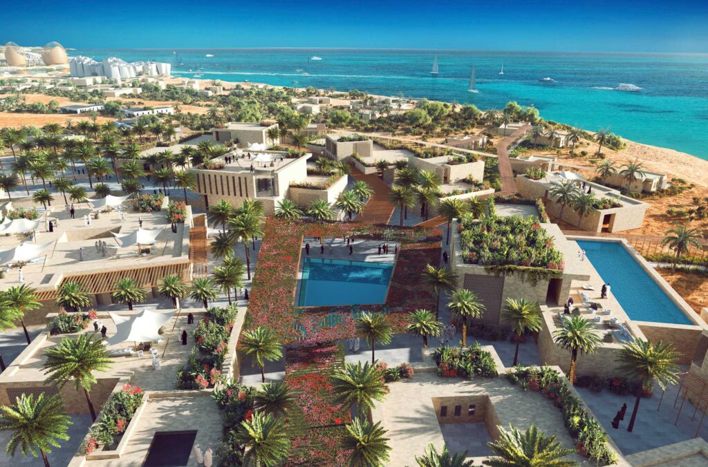 مسارات وممرات مفتوحة بين المباني في مشروع أمالا تسمح بتجربة تفاعلية للزوار.