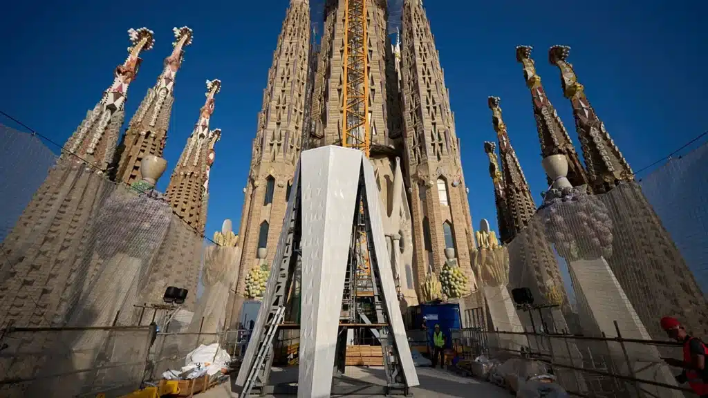 Side view of the Tower of Jesus Christ during the final installation stages of the cross