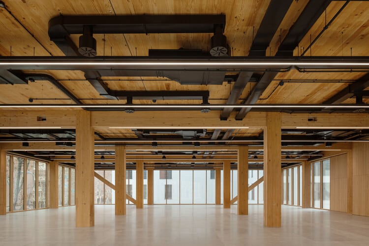 الفائز في مهرجان العمارة العالمي 2025 &ndash; انسجام المساحات الخضراء مع البنية الحضرية.