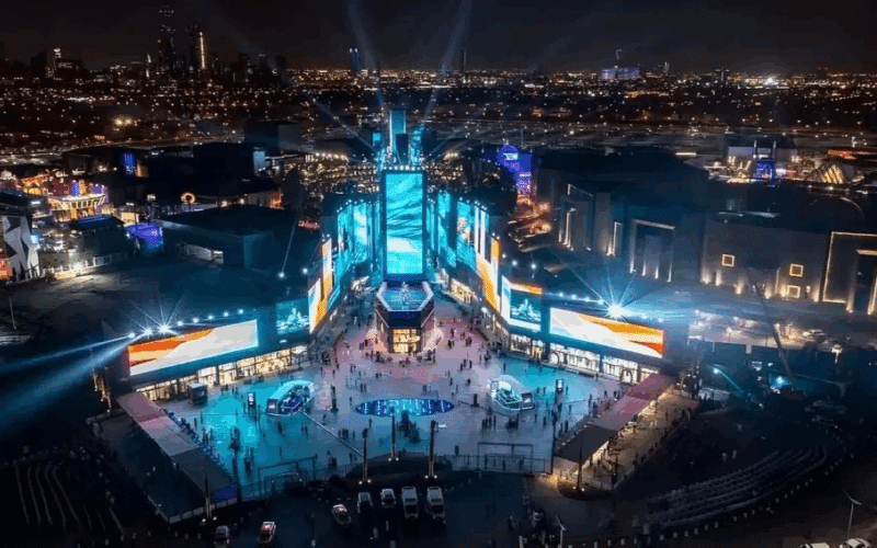 General view of Beast Land&rsquo;s fa&ccedil;ade with open pathways and digital interactive elements