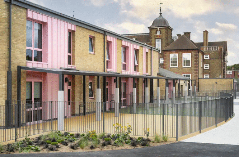 افتتاح مدرسة لأصحاب الهمم بتصميم مبتكر وتجربة تعليمية شاملة