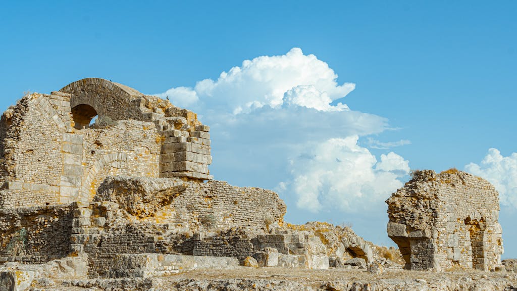 Explore the ancient Roman ruins of Bulla Regia in Tunisia, showcasing historic architecture.