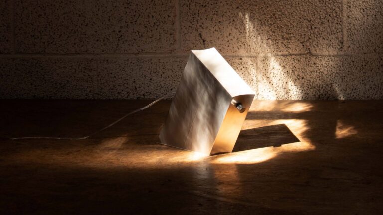 An architectural lighting concept by Fold Oslo reinterprets structure and shadow